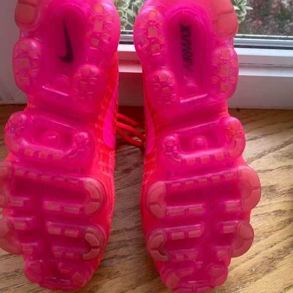 Nike Air VaporMax FlyKnit 2017 Hyper Punch Pink Blast Size 8.5 - Picture 6 of 7